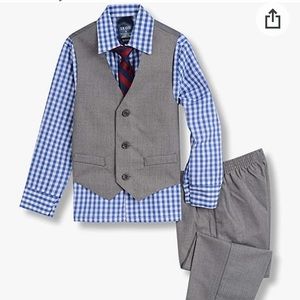 New. Size 6 boys 4 piece outfit